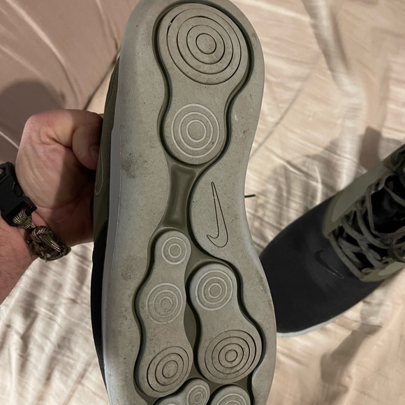 Men’s Nike running shoes - Picture 3 of 3